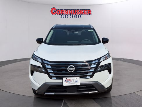 Used 2025 Nissan Rogue SL AWD/4WD image 2