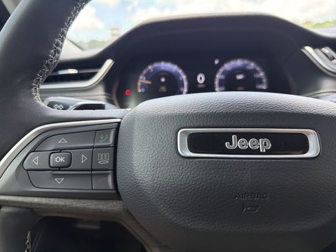 Used 2023 Jeep Grand Cherokee Limited RWD image 28