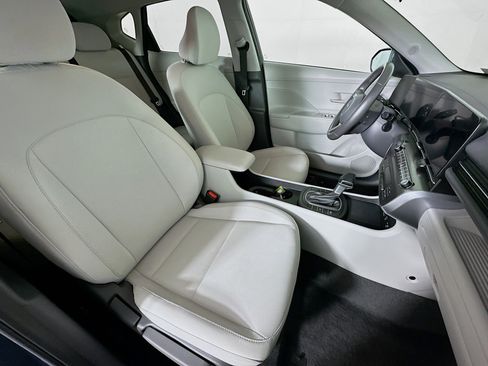 Used 2025 Hyundai Kona SEL image 31