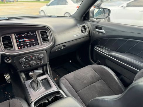 Used 2019 Dodge Charger Scat Pack w/ Dynamics Package RWD image 19