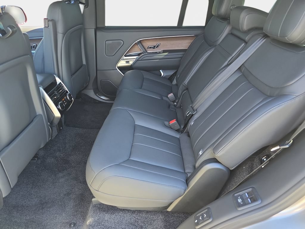 New 2026 Land Rover Range Rover Long Wheelbase SE AWD/4WD image 16