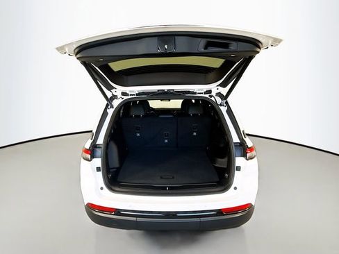 New 2025 Jeep Grand Cherokee Altitude image 26