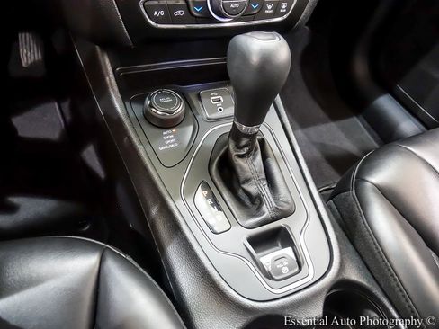 Used 2019 Jeep Cherokee Latitude Plus w/ Comfort/Convenience Group image 24