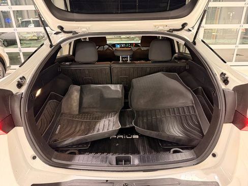 Used 2020 Toyota Prius LE image 24