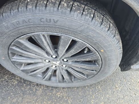 Used 2020 Mitsubishi Outlander AWD image 11