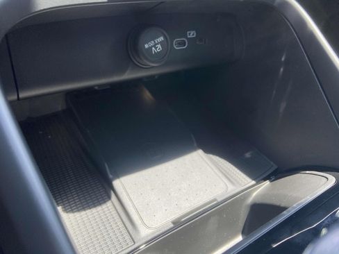 New 2026 Volvo XC40 B5 Ultra w/ Protection Package Premier image 28