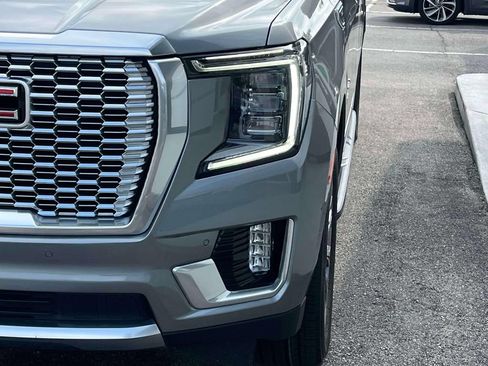 Used 2023 GMC Yukon XL Denali AWD/4WD image 9