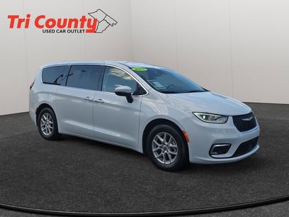 Used 2023 Chrysler Pacifica Touring-L