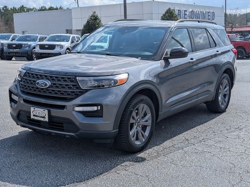 Used 2022 Ford Explorer XLT w/ Equipment Group 202A image 1