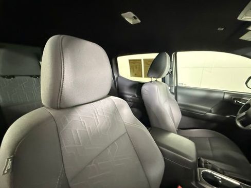 Used 2019 Toyota Tacoma TRD Off-Road AWD/4WD image 36