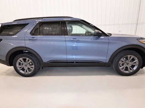 New 2026 Ford Explorer Active w/ Active Comfort Package AWD/4WD image 2