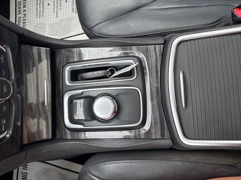 Used 2015 Chrysler 300 Limited image 20