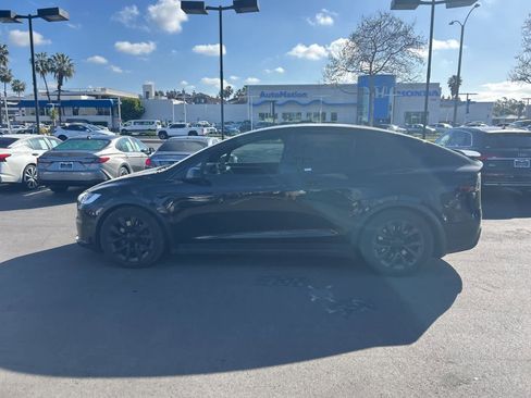 Used 2022 Tesla Model X image 3