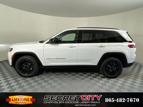 New 2026 Jeep Grand Cherokee Altitude image 4