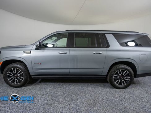 Used 2024 GMC Yukon XL AT4 w/ AT4 Premium Plus Package AWD/4WD image 4