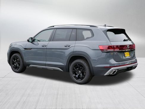 New 2026 Volkswagen Atlas Peak Edition image 3