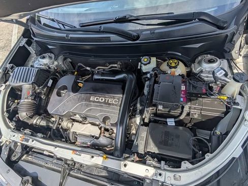Used 2018 Chevrolet Equinox LS FWD image 20