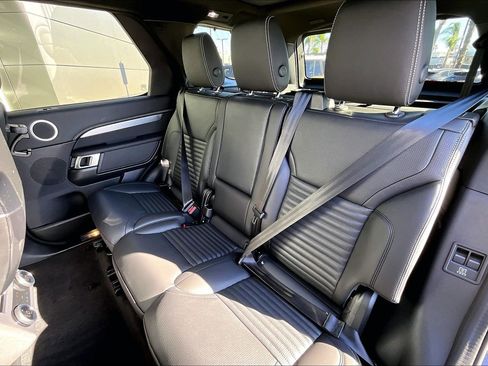 New 2026 Land Rover Discovery Dynamic SE image 10