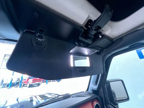 Used 2018 Jeep Wrangler Unlimited Rubicon AWD/4WD image 35