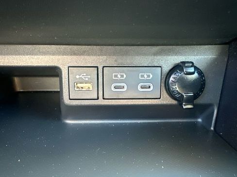 Used 2023 Toyota Highlander XLE image 42