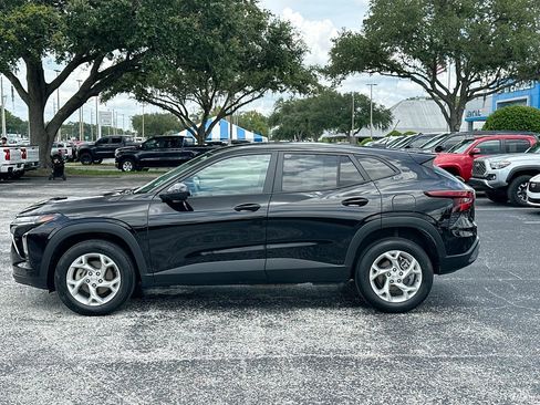 Used 2024 Chevrolet Trax LS w/ LS Convenience Package image 5