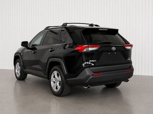 Used 2025 Toyota RAV4 LE AWD/4WD image 4