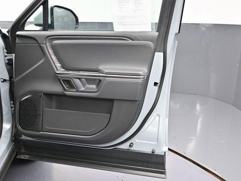 Used 2022 Rivian R1S Launch Edition image 35