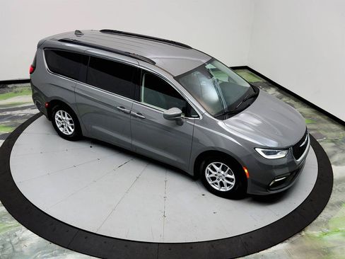 Used 2022 Chrysler Pacifica Touring-L FWD image 32