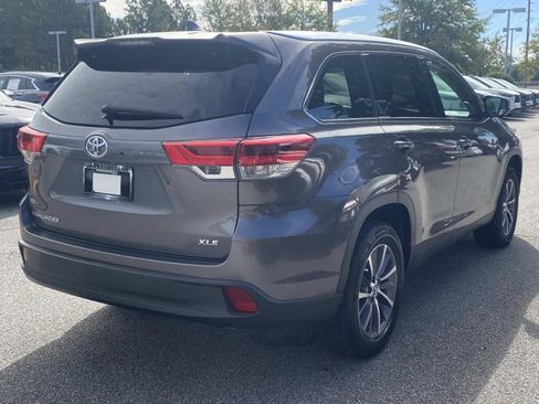 Used 2019 Toyota Highlander XLE image 4