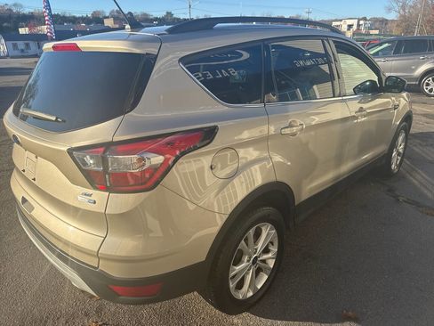Used 2018 Ford Escape SE w/ SE Sync 3 Package image 9