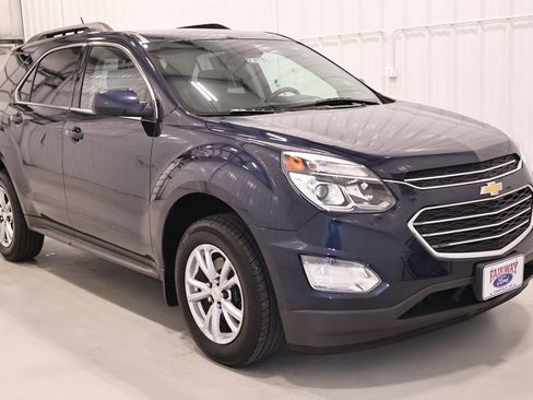Used 2017 Chevrolet Equinox LT w/ Convenience Package FWD image 4