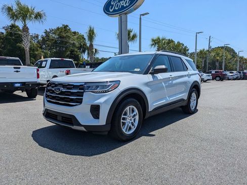 New 2026 Ford Explorer Active RWD image 8