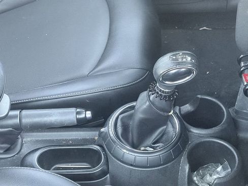 Used 2016 MINI Cooper 4-Door Hardtop image 6