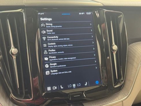 Used 2023 Volvo XC60 B5 Plus image 39