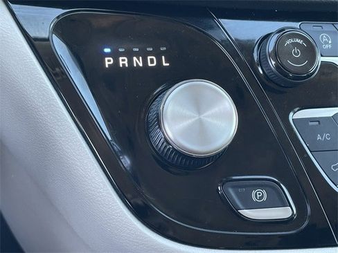 Used 2024 Chrysler Pacifica Touring-L image 20