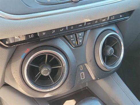 Used 2020 Chevrolet Blazer LT image 28