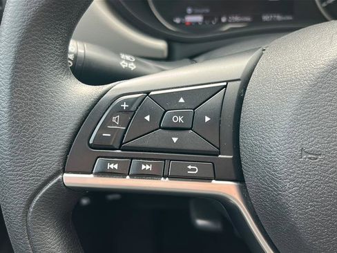 Used 2021 Nissan Versa SV image 24