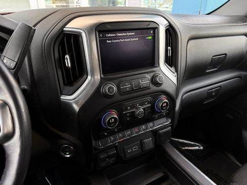 Used 2019 Chevrolet Silverado 1500 LT Trail Boss AWD/4WD image 42