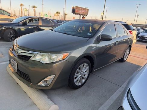 Used 2013 Toyota Camry XLE w/ Convenience Pkg image 1