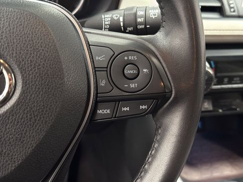 Used 2019 Toyota RAV4 Limited image 13