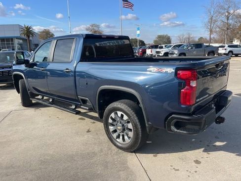 Used 2023 Chevrolet Silverado 2500 Custom w/ Custom Convenience Package image 4