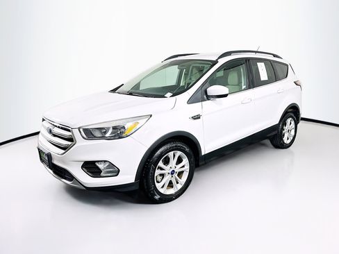 Used 2018 Ford Escape SE image 3