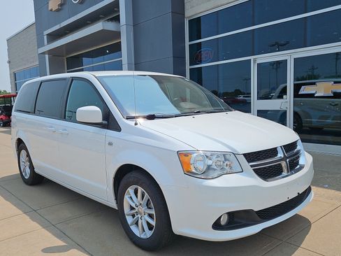 Used 2019 Dodge Grand Caravan SE FWD image 1