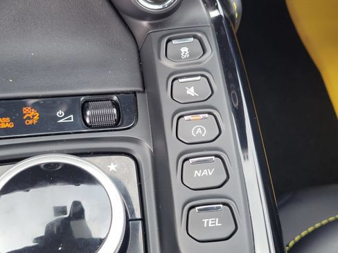Used 2023 Aston Martin V8 Vantage Coupe RWD image 34