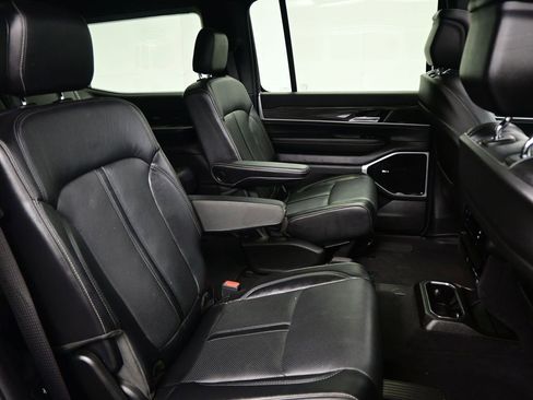 Used 2022 Jeep Wagoneer Series III w/ Premium Group I image 32