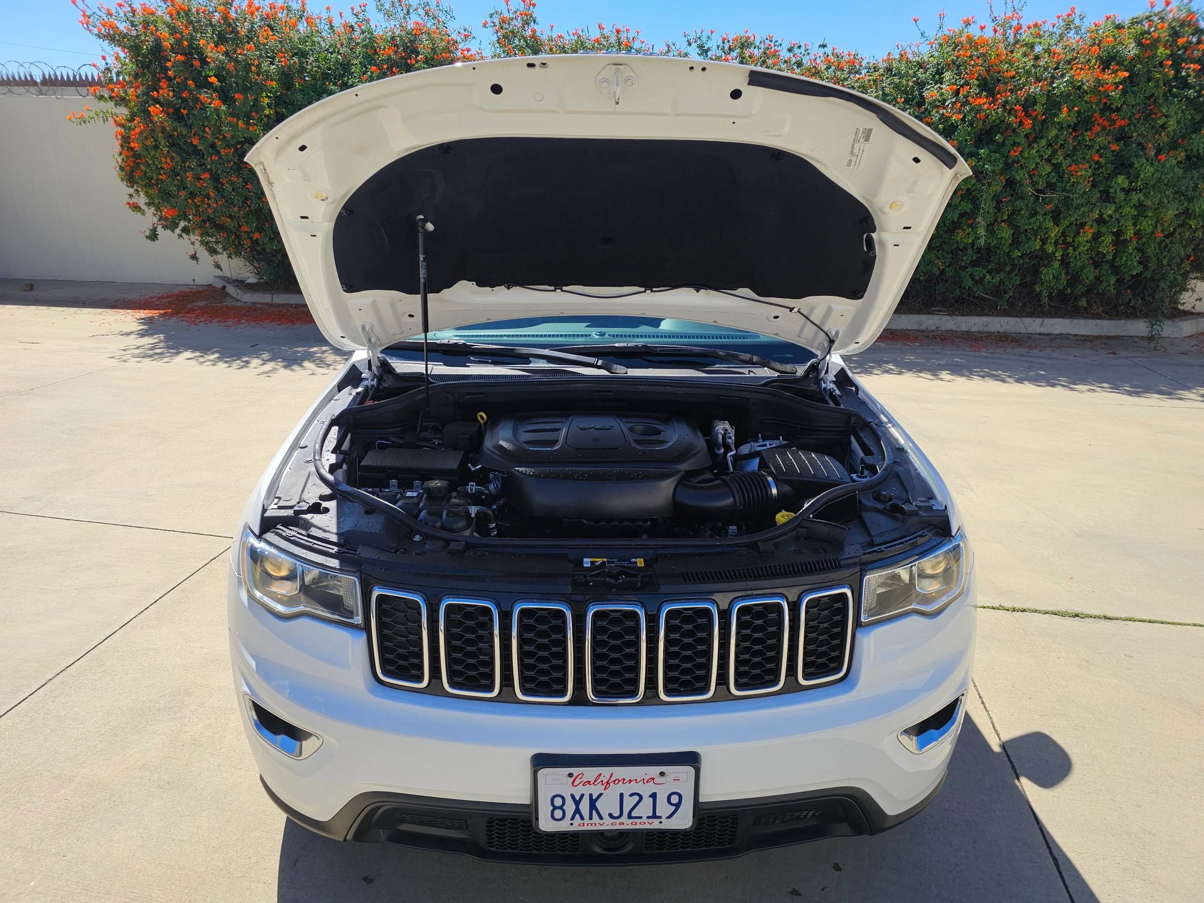 Used 2021 Jeep Grand Cherokee Laredo AWD/4WD image 26