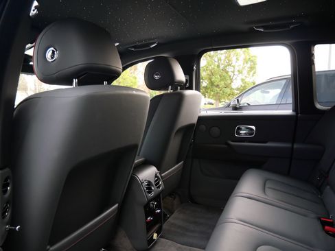 Certified 2023 Rolls-Royce Cullinan AWD/4WD image 24