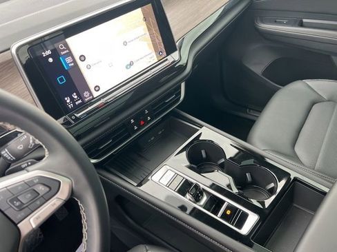 Certified 2025 Volkswagen Atlas SEL image 26