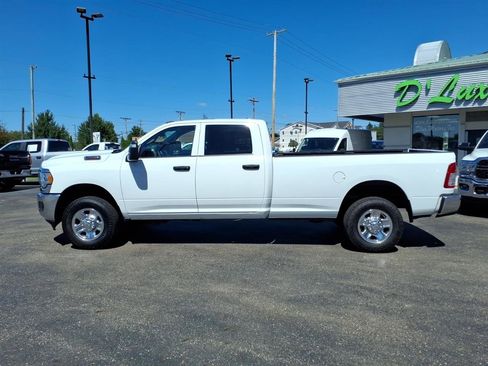 Used 2024 RAM 2500 Tradesman w/ Chrome Appearance Group AWD/4WD image 8