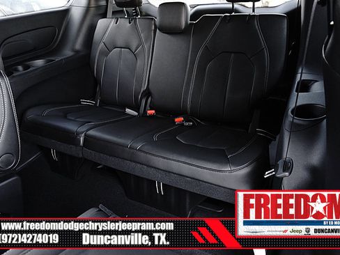 New 2026 Chrysler Pacifica Select image 15